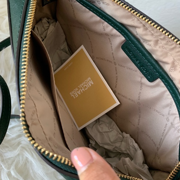 Michael Kors Jet Set LG EW Crossbody - Picture 5 of 7